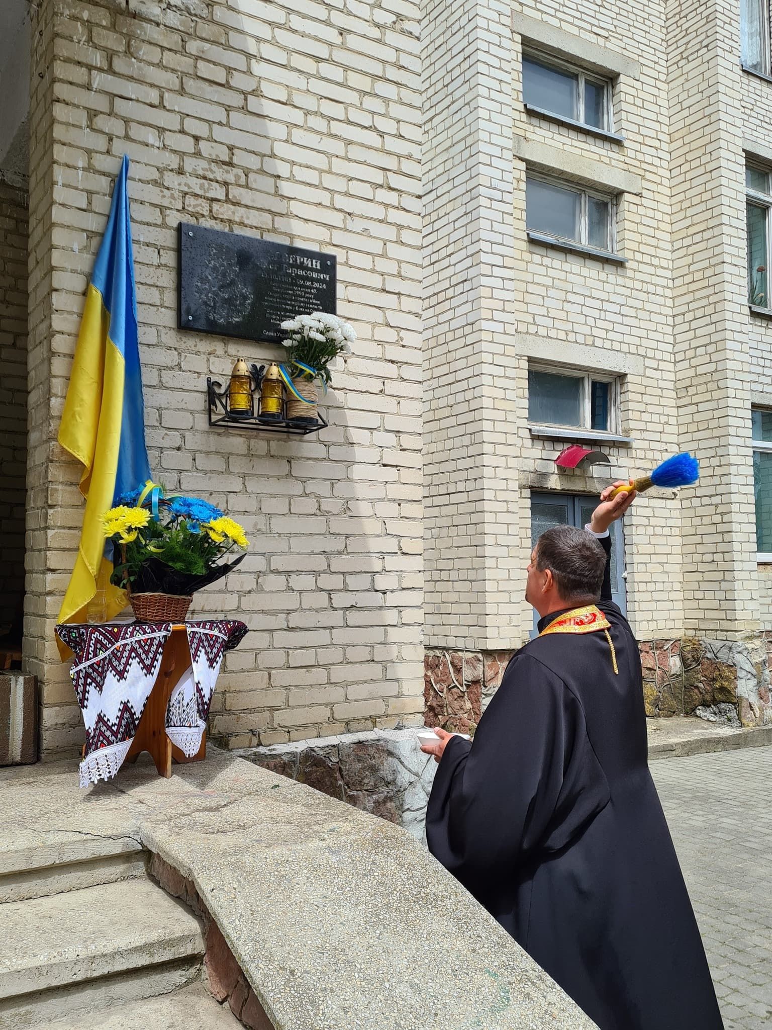 У Снятині відкрили меморіал полеглому Герою Олегу Северину 4