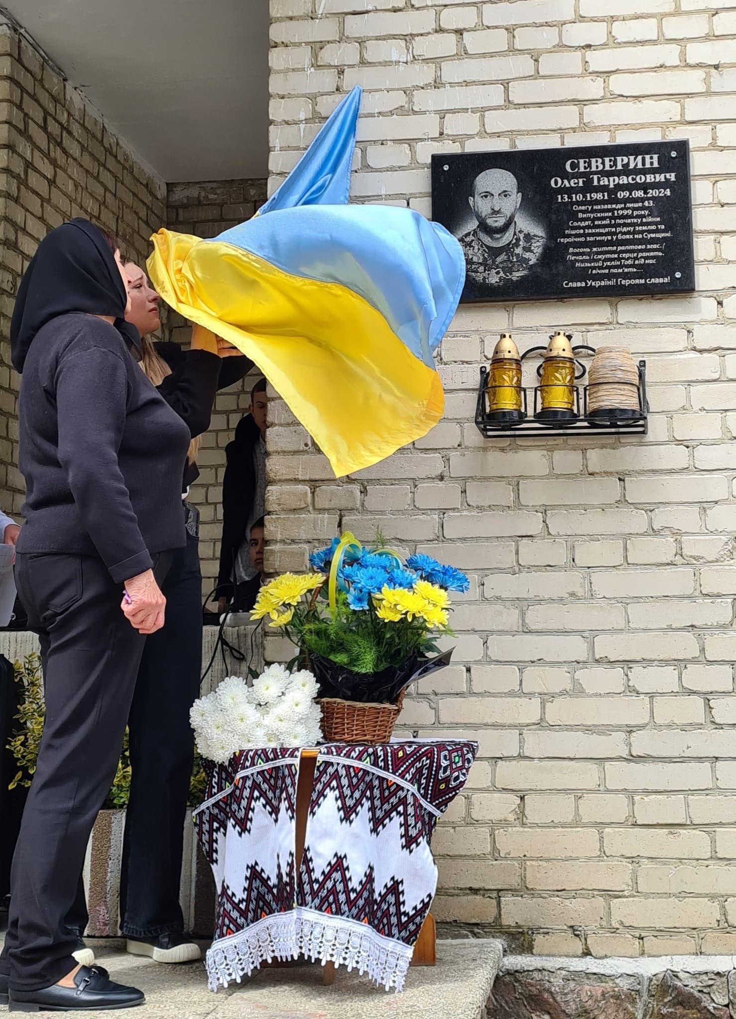 У Снятині відкрили меморіал полеглому Герою Олегу Северину 5