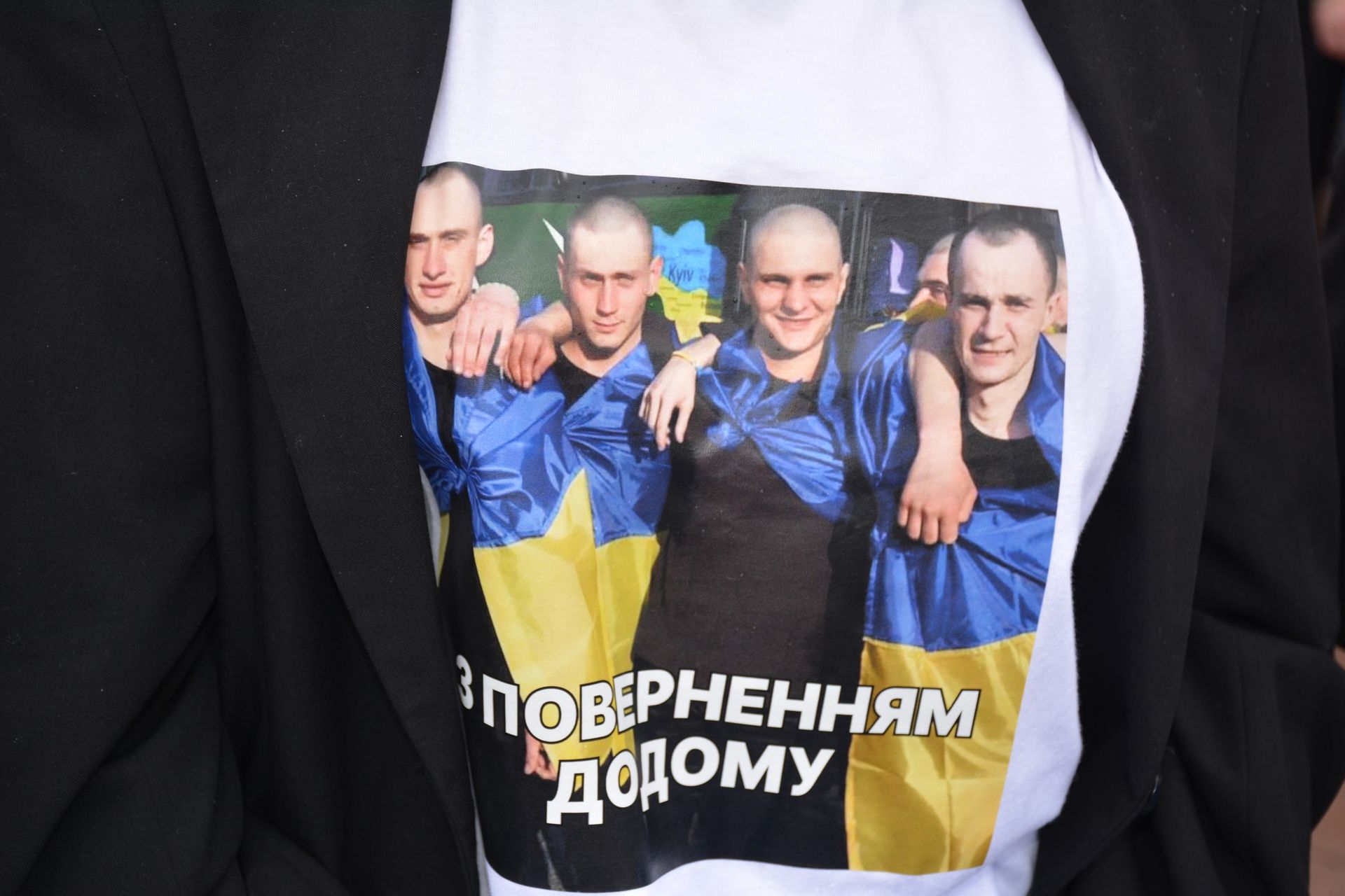 У Надвірній зустріли звільненого з полону воїна Володимира Алєксєєва 3