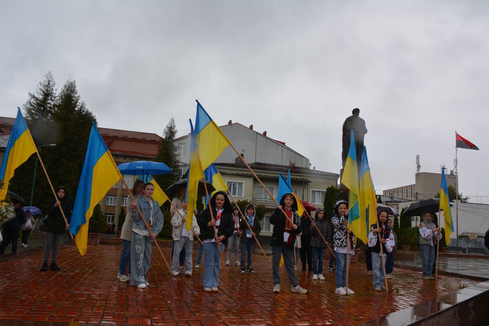 У Надвірній зустріли звільненого з полону воїна Володимира Алєксєєва 4