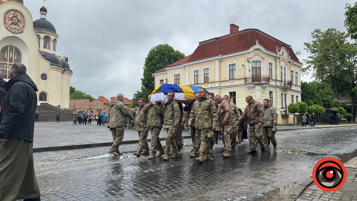 В останню дорогу коломияни провели воїна Віктора Абайдулліна 3