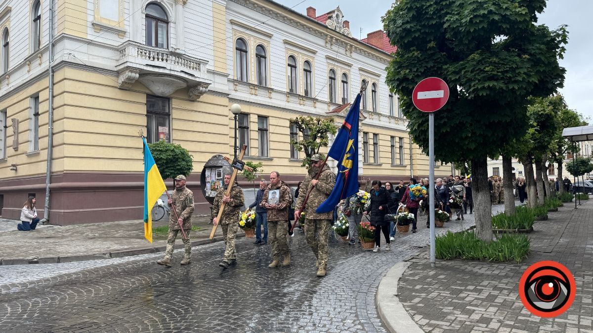 В останню дорогу коломияни провели воїна Віктора Абайдулліна 4