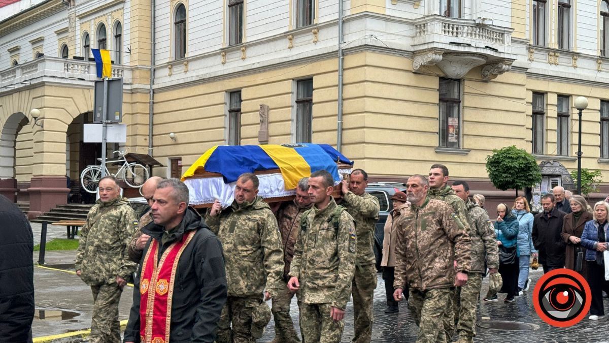 В останню дорогу коломияни провели воїна Віктора Абайдулліна 5