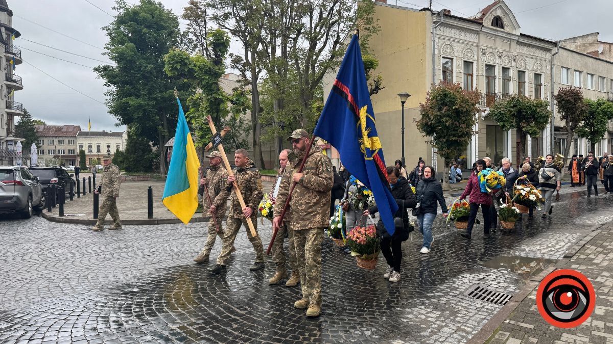 В останню дорогу коломияни провели воїна Віктора Абайдулліна 6