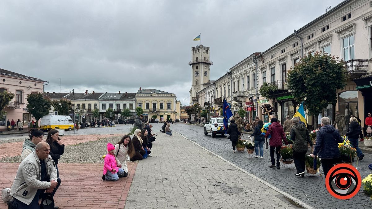 В останню дорогу коломияни провели воїна Віктора Абайдулліна 8