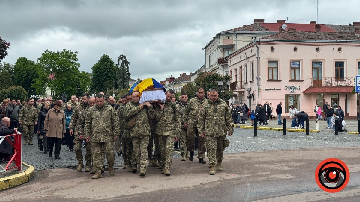 В останню дорогу коломияни провели воїна Віктора Абайдулліна 9