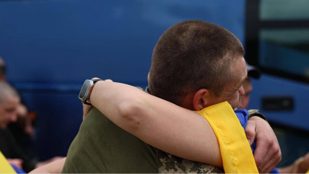 Нарешті вдома: з полону повернулися Руслан Букатюк та Вʼячеслав Гнідь з Надвірнянщини