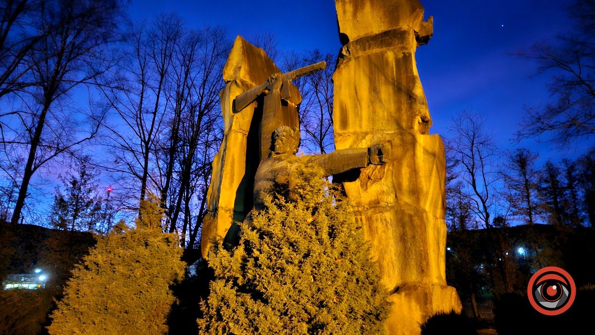 Не докінця декомунізоване Яремче: як нині виглядає радянський меморіал 5