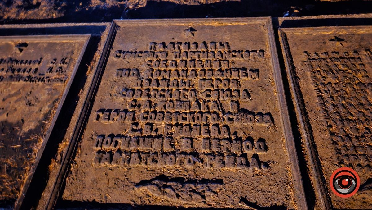 Не докінця декомунізоване Яремче: як нині виглядає радянський меморіал 6