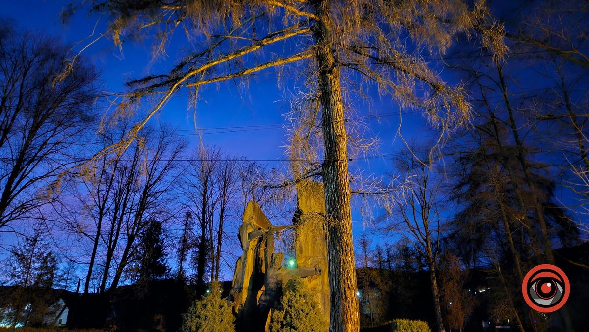 Не докінця декомунізоване Яремче: як нині виглядає радянський меморіал 7