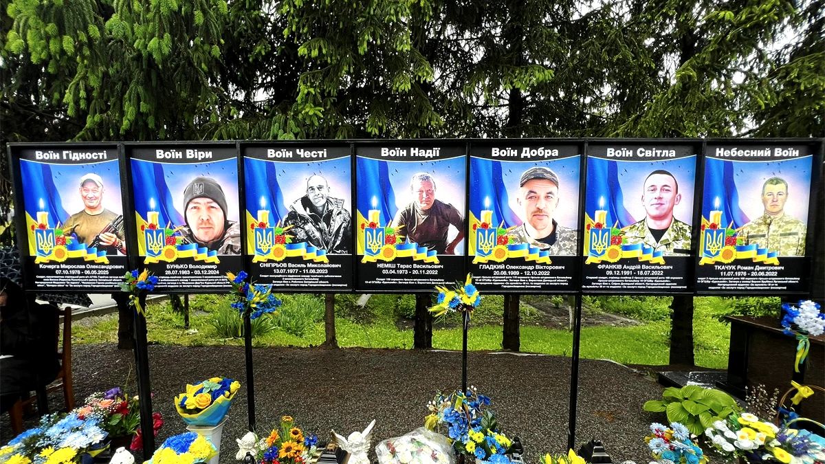 На Алеї Слави у Чернятині відкрили та освятили банери ще двом полеглим захисникам 1