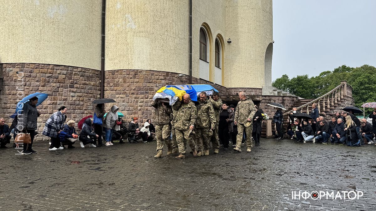 Пройшов пекло війни на різних напрямках: у Коломиї попрощалися з воїном Олександром Григорцівим 3
