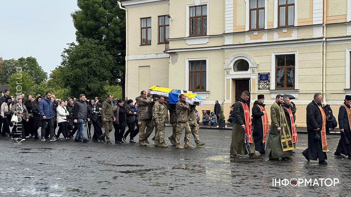 Пройшов пекло війни на різних напрямках: у Коломиї попрощалися з воїном Олександром Григорцівим 4