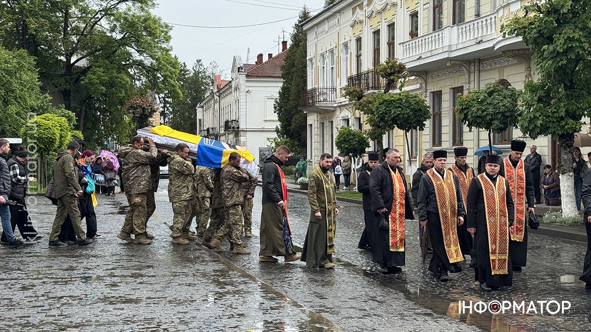 Пройшов пекло війни на різних напрямках: у Коломиї попрощалися з воїном Олександром Григорцівим 7