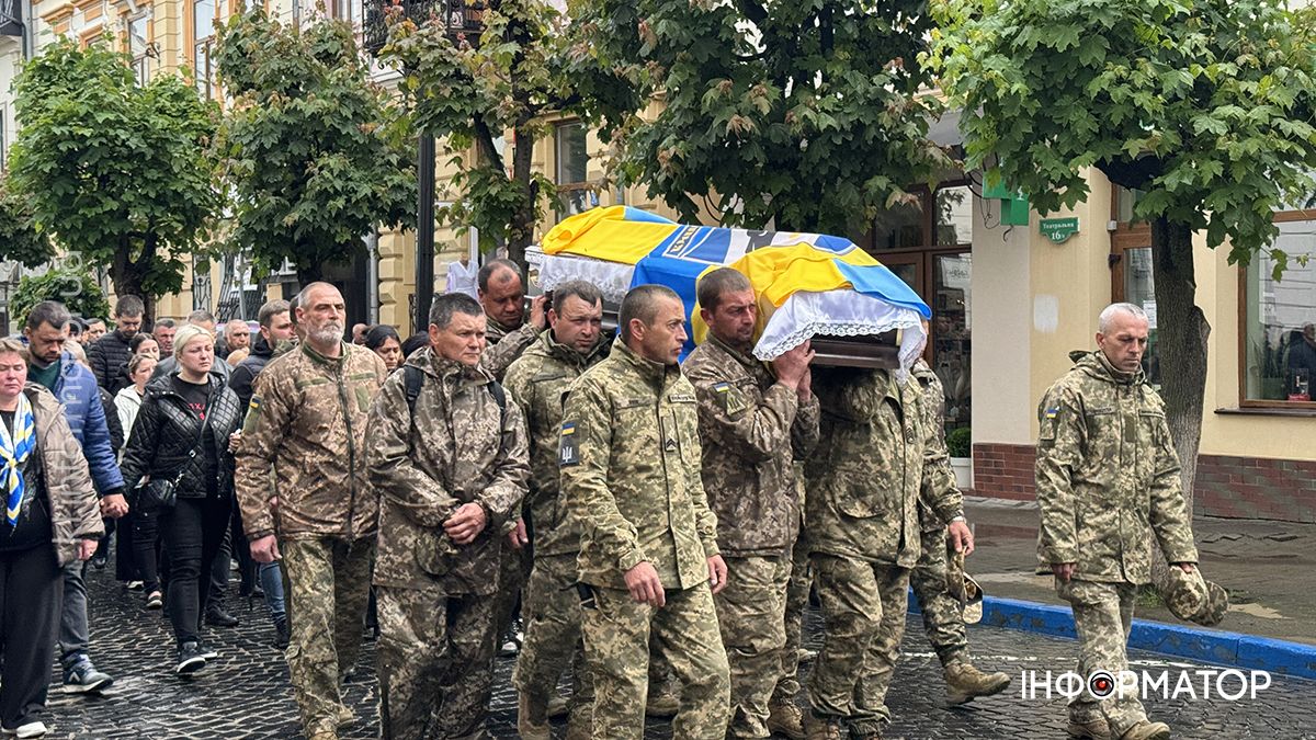 Пройшов пекло війни на різних напрямках: у Коломиї попрощалися з воїном Олександром Григорцівим 15