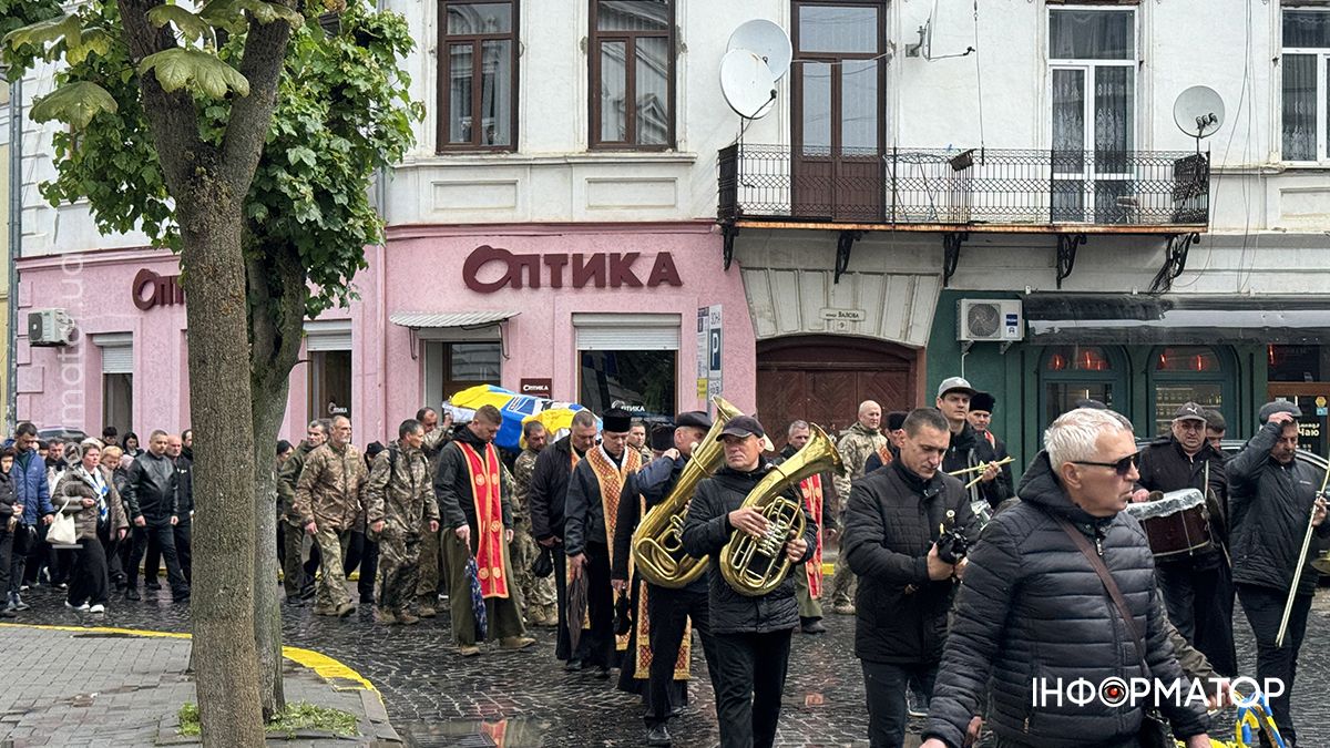 Пройшов пекло війни на різних напрямках: у Коломиї попрощалися з воїном Олександром Григорцівим 13
