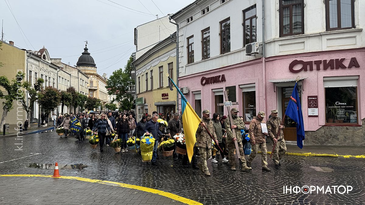 Пройшов пекло війни на різних напрямках: у Коломиї попрощалися з воїном Олександром Григорцівим 12
