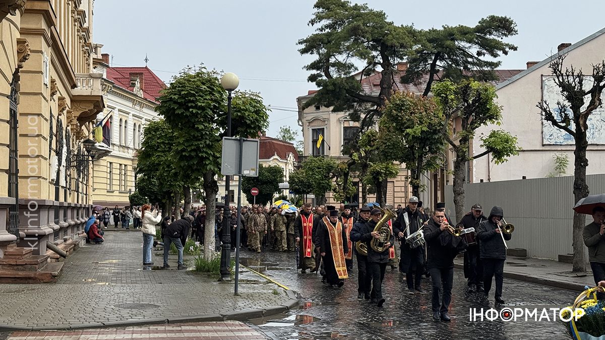 Пройшов пекло війни на різних напрямках: у Коломиї попрощалися з воїном Олександром Григорцівим 11