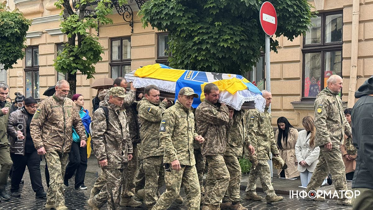 Пройшов пекло війни на різних напрямках: у Коломиї попрощалися з воїном Олександром Григорцівим 8