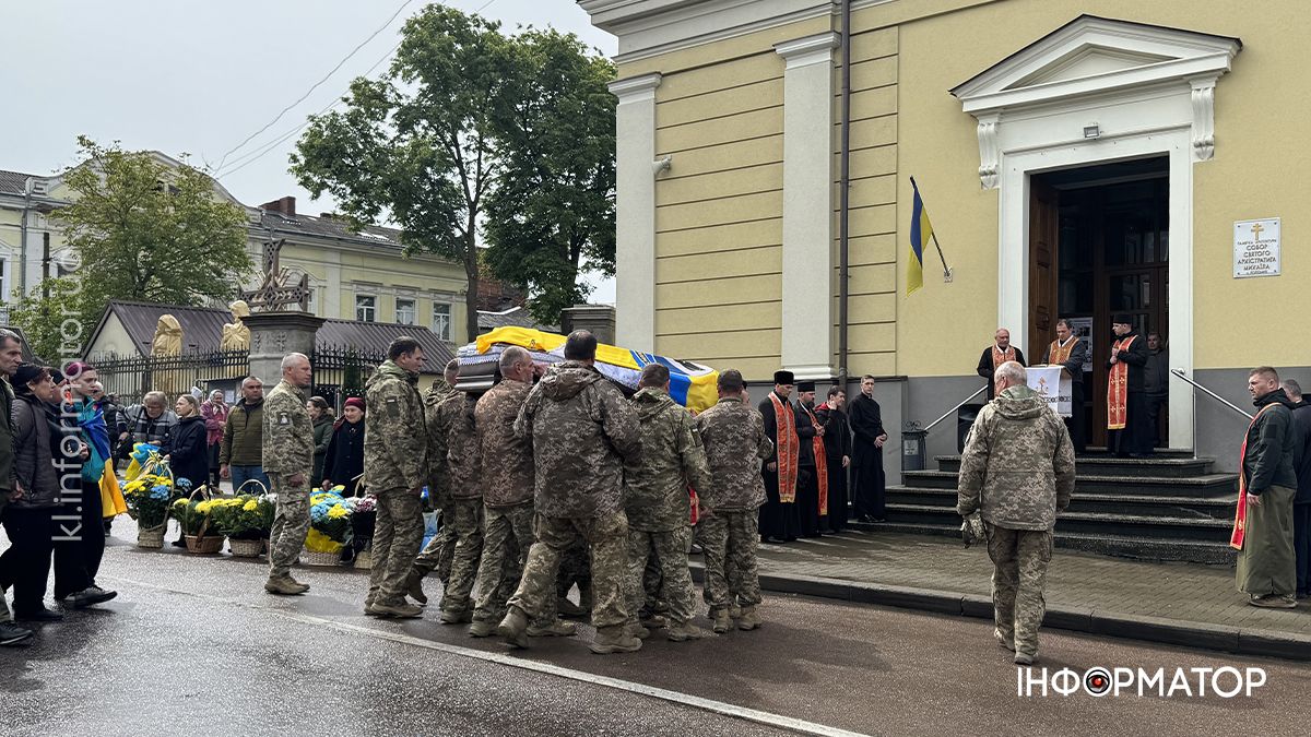 Пройшов пекло війни на різних напрямках: у Коломиї попрощалися з воїном Олександром Григорцівим 25