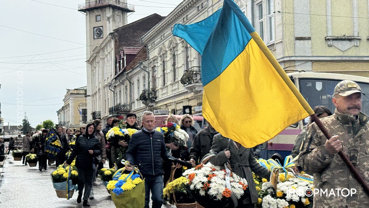 Пройшов пекло війни на різних напрямках: у Коломиї попрощалися з воїном Олександром Григорцівим 22