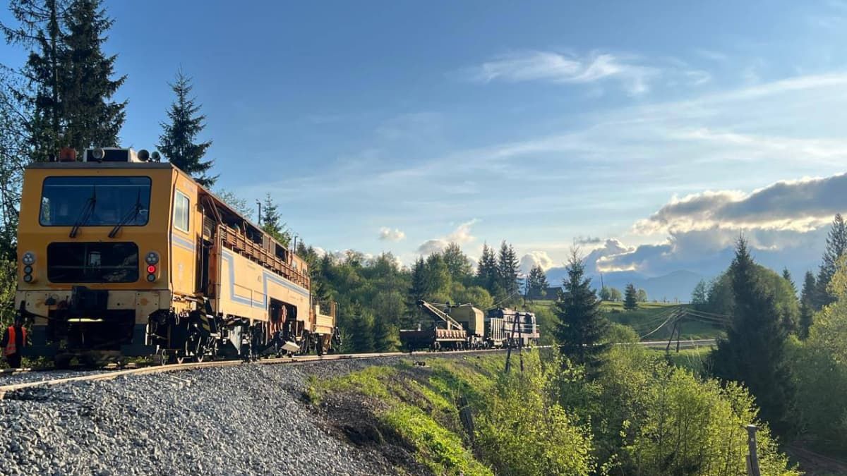 Потяги до Рахова знову курсуватимуть, але із затримками