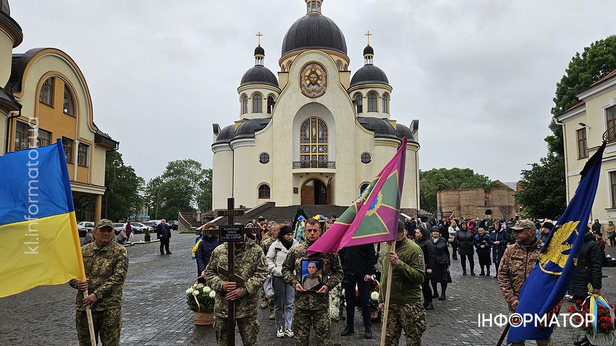 Коломия провела в останню дорогу захисника Миколу Михайлищука 8