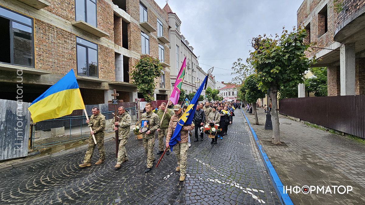 Коломия провела в останню дорогу захисника Миколу Михайлищука 12