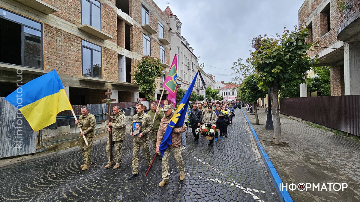 Коломия провела в останню дорогу захисника Миколу Михайлищука 14