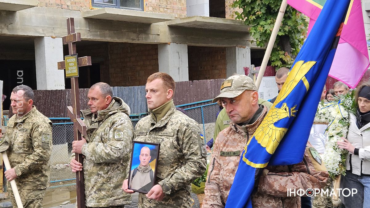 Коломия провела в останню дорогу захисника Миколу Михайлищука 10