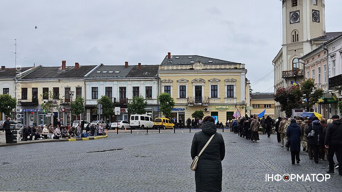 Коломия провела в останню дорогу захисника Миколу Михайлищука 16