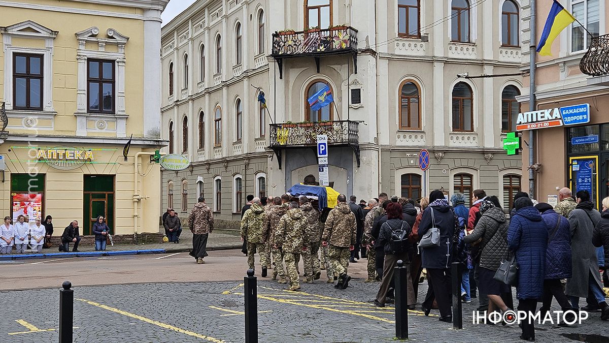 Коломия провела в останню дорогу захисника Миколу Михайлищука 19