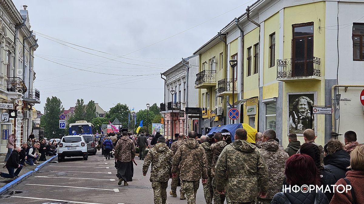 Коломия провела в останню дорогу захисника Миколу Михайлищука 25