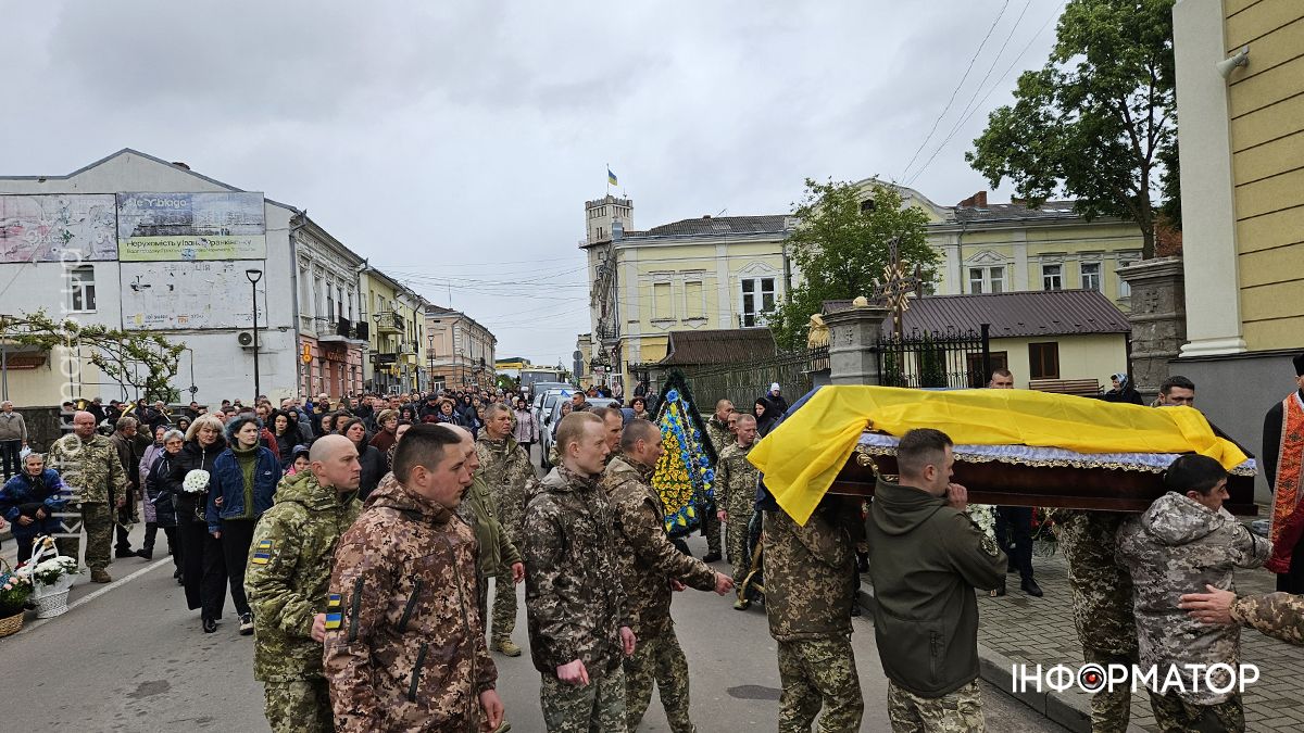 Коломия провела в останню дорогу захисника Миколу Михайлищука 23