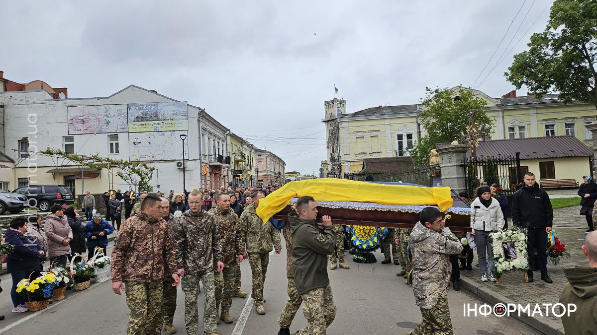 Коломия провела в останню дорогу захисника Миколу Михайлищука 28