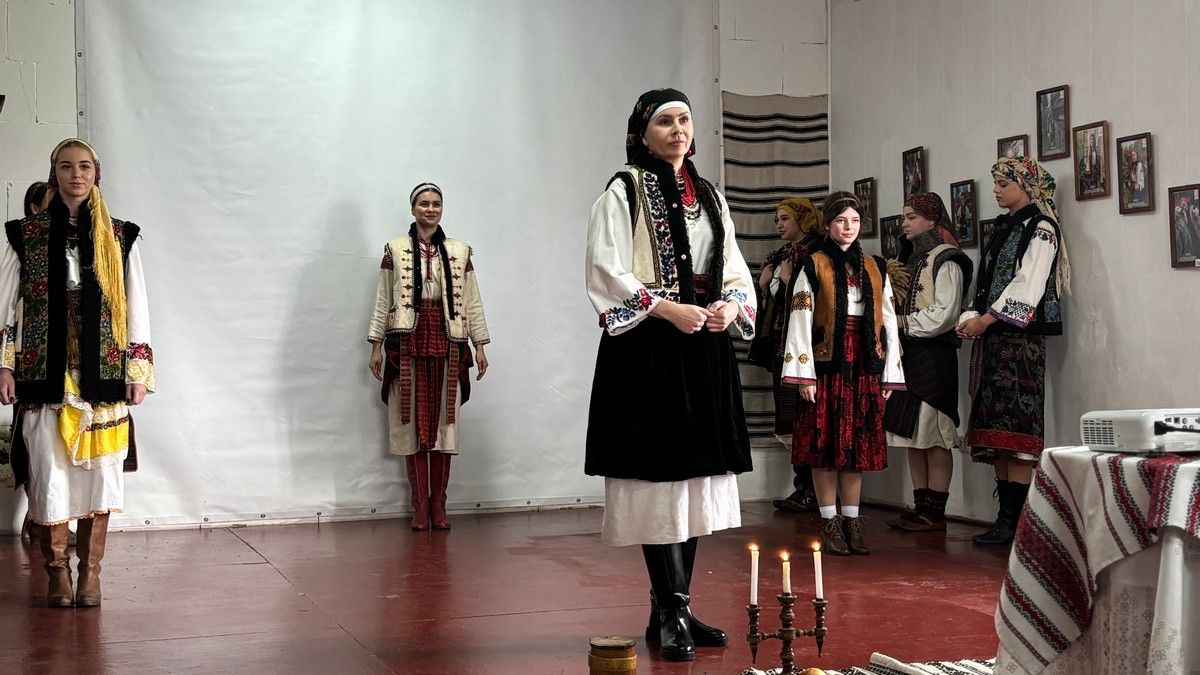 У Печеніжині відбувся показ етнічного одягу 4