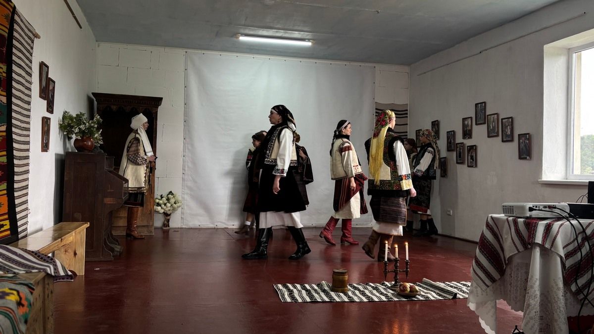 У Печеніжині відбувся показ етнічного одягу 2