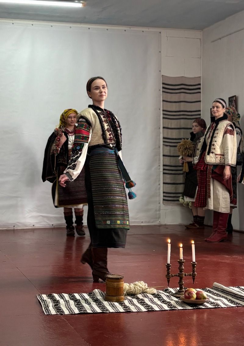 У Печеніжині відбувся показ етнічного одягу 6