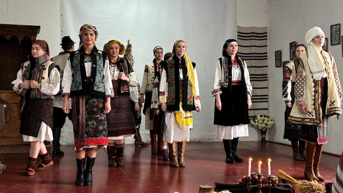 У Печеніжині відбувся показ етнічного одягу 3