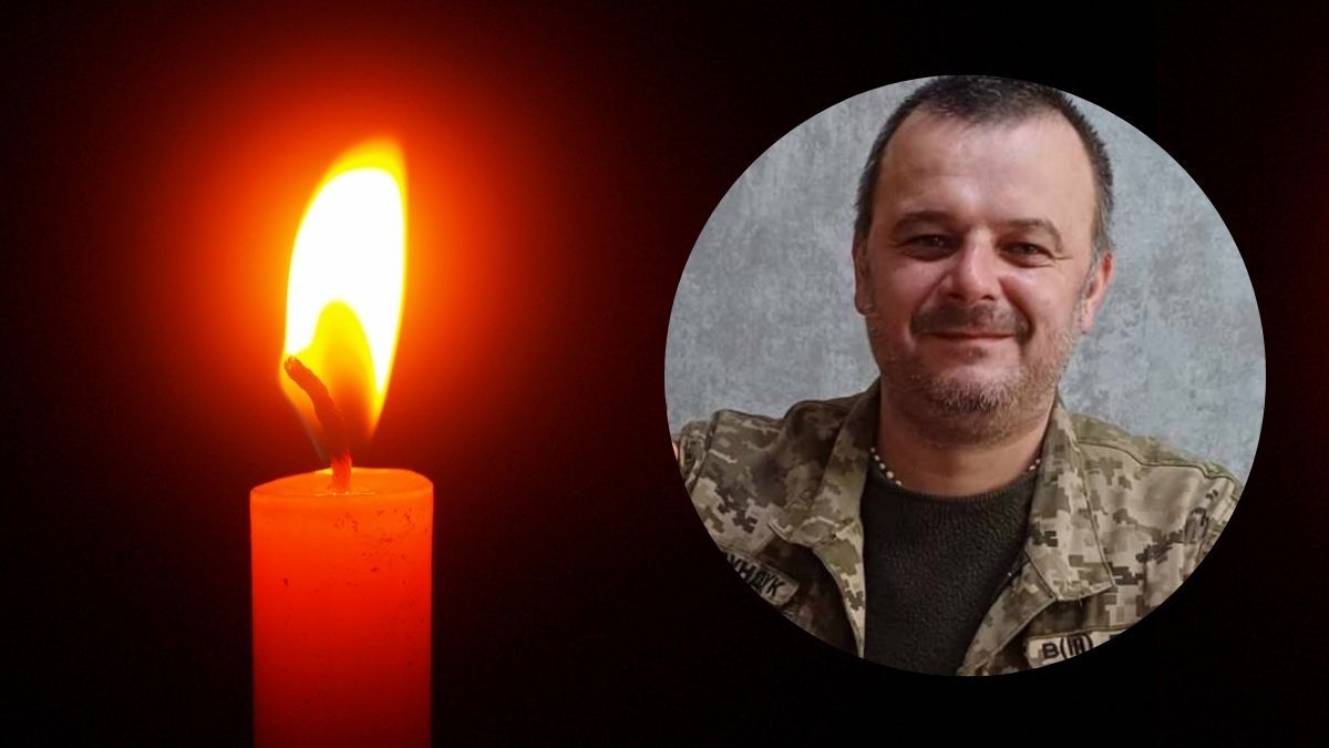 До Косова прямує скорботний кортеж з тілом воїна Романа Гундерука