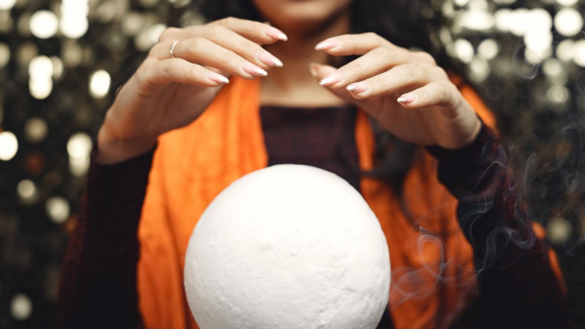 Мешканка Коломийщини натрапила на шахраїв, коли шукала інформацію про зниклого безвісти чоловіка