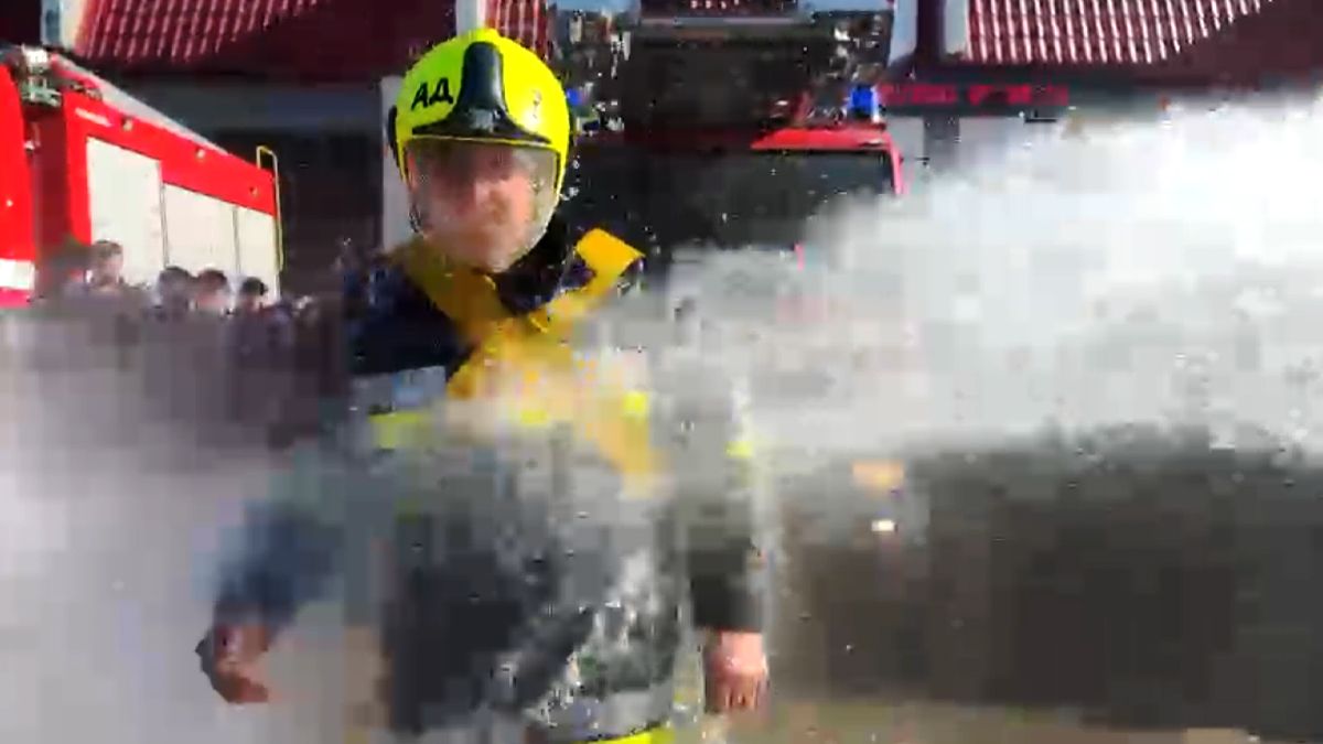 У кращих традиціях: коломийські рятувальники яскраво провели на пенсію свого колегу. ВІДЕО