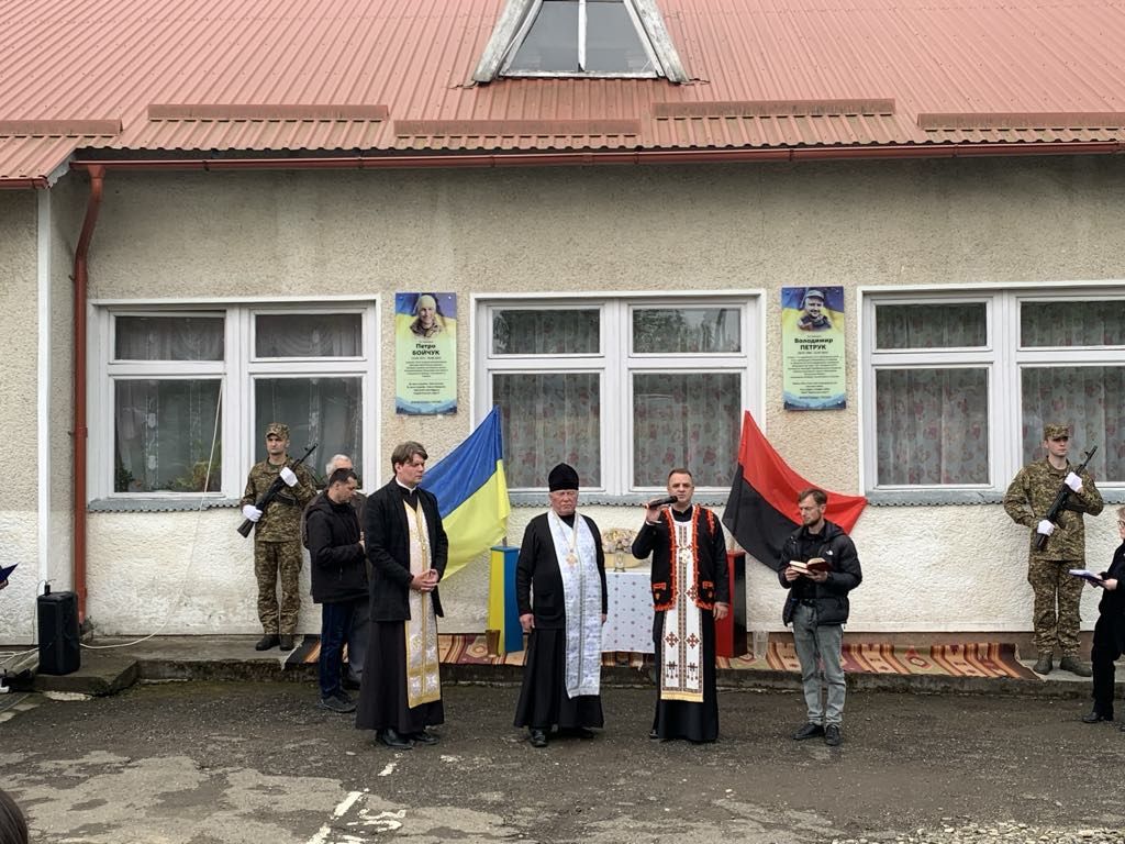 На Косівщині урочисто відкрили меморіальні дошки двом загиблим воїнам 1