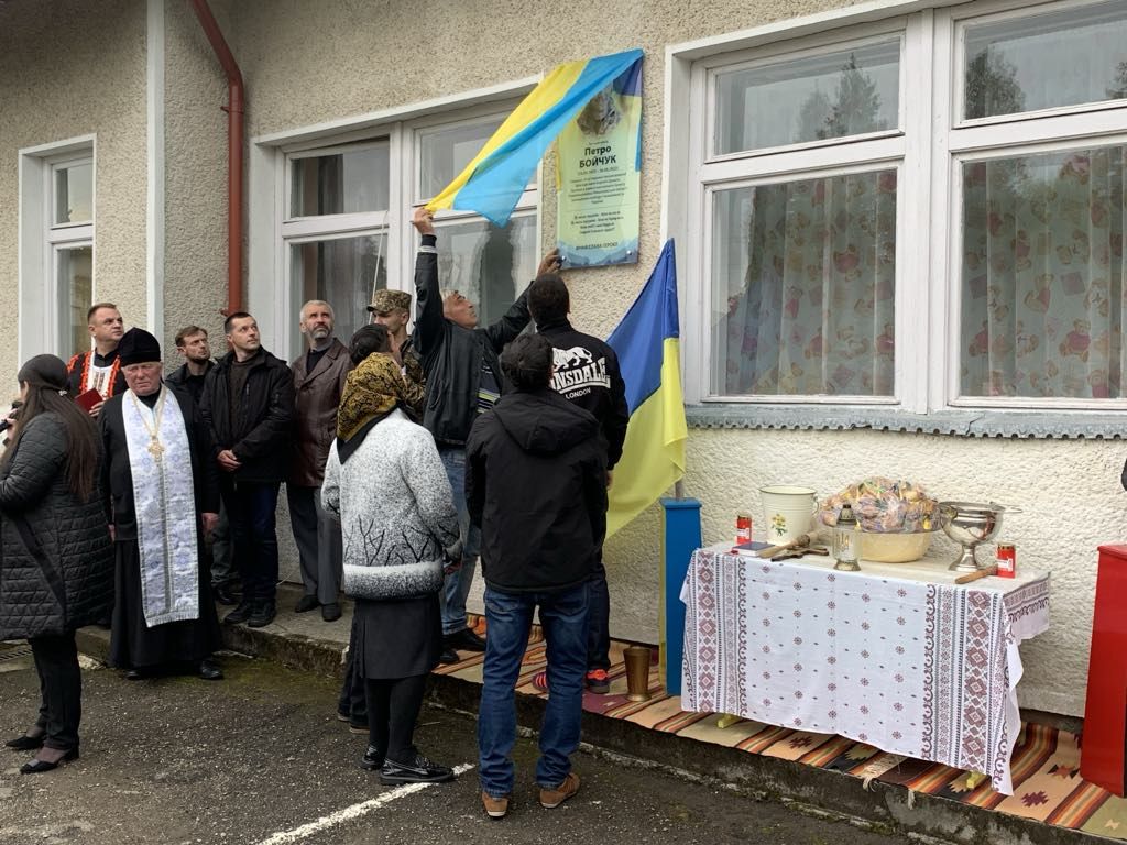 На Косівщині урочисто відкрили меморіальні дошки двом загиблим воїнам 4