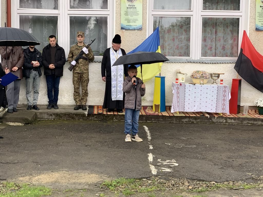 На Косівщині урочисто відкрили меморіальні дошки двом загиблим воїнам 9