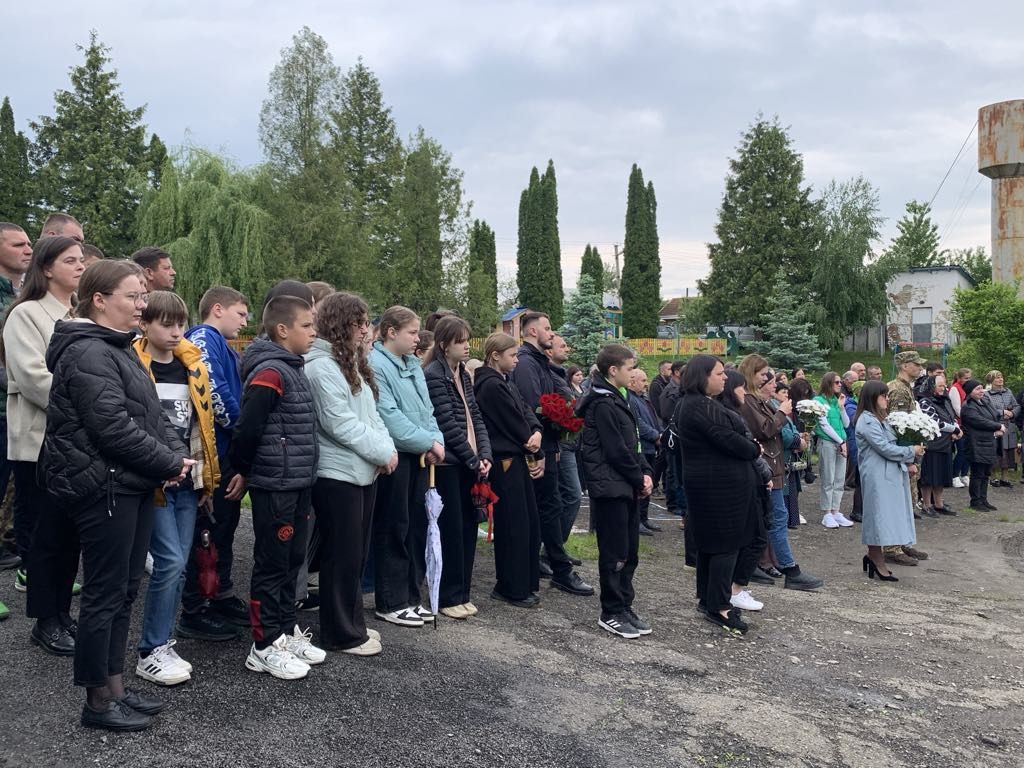На Косівщині урочисто відкрили меморіальні дошки двом загиблим воїнам 10