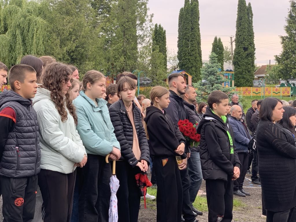 На Косівщині урочисто відкрили меморіальні дошки двом загиблим воїнам 12