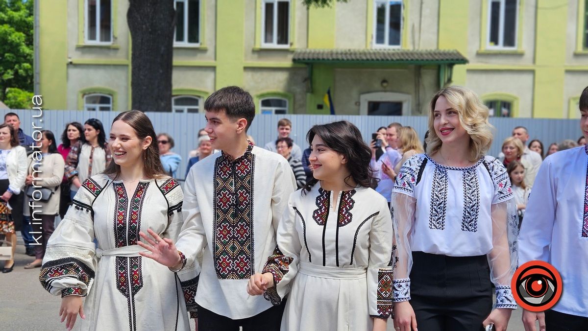 Щемливий останній дзвоник у Коломийському ліцею №9 | ФОТО, ВІДЕО 6