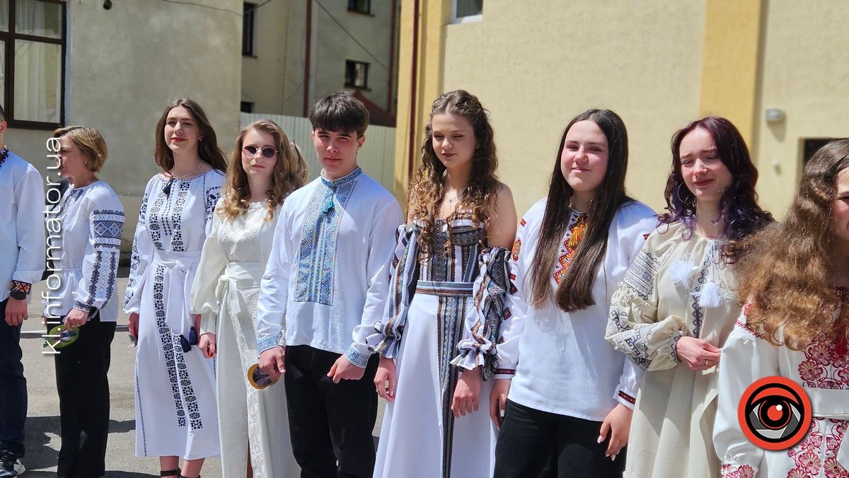 Щемливий останній дзвоник у Коломийському ліцею №9 | ФОТО, ВІДЕО 3