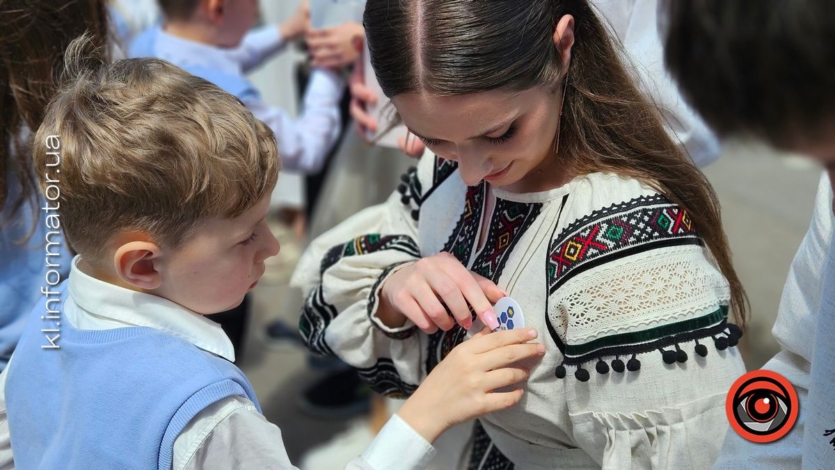 Щемливий останній дзвоник у Коломийському ліцею №9 | ФОТО, ВІДЕО 26